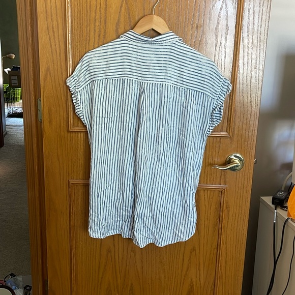 American Eagle Short Sleeve Button Up - Picture 3 of 3